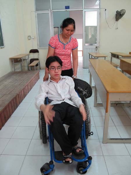 Phụ huynh đọc nội quy để căn dặn con thi tốt  - 12