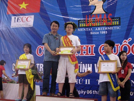 Gần 400 học sinh thi quốc gia môn “Bàn tính và số học trí tuệ U C MAS” - 2 Gần 400 học sinh thi quốc gia môn “Bàn tính và số học trí tuệ U C MAS” - 2