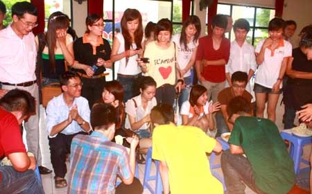 Sôi nổi lễ hội Mỳ Ý dành cho sĩ tử sinh năm 1993 - 1 Sôi nổi lễ hội Mỳ Ý dành cho sĩ tử sinh năm 1993 - 1