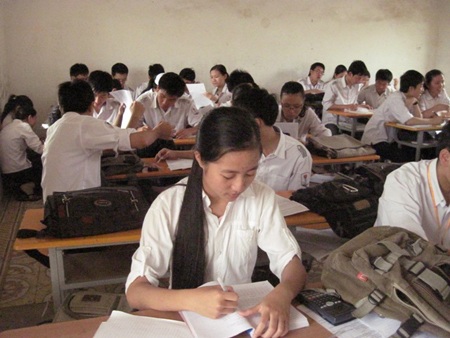 Cô thủ khoa giỏi làm kẹo Cu Đơ - 2 Cô thủ khoa giỏi làm kẹo Cu Đơ - 2