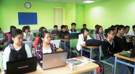 Học Kinh tế - Quản lý tại trường CĐ Thực hành FPT - 1