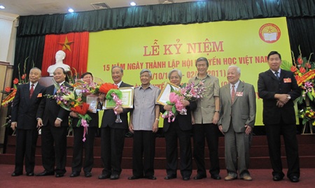 Đảng, Nhà nước luôn quan tâm đến công tác khuyến học, khuyến tài - 2 Đảng, Nhà nước luôn quan tâm đến công tác khuyến học, khuyến tài - 2