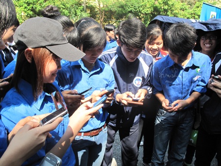 Hàng nghìn sinh viên tham gia bầu chọn Vịnh Hạ Long - 4 Hàng nghìn sinh viên tham gia bầu chọn Vịnh Hạ Long - 4