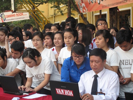 Hàng nghìn sinh viên tham gia bầu chọn Vịnh Hạ Long - 5 Hàng nghìn sinh viên tham gia bầu chọn Vịnh Hạ Long - 5