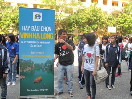 Hàng nghìn sinh viên tham gia bầu chọn Vịnh Hạ Long - 1 Hàng nghìn sinh viên tham gia bầu chọn Vịnh Hạ Long - 1