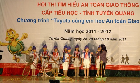 Hội thi tìm hiểu ATGT cấp tiểu học năm học 2011-2012 - 1 Hội thi tìm hiểu ATGT cấp tiểu học năm học 2011-2012 - 1
