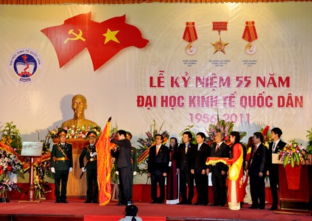 ĐH Kinh tế quốc dân đón nhận Huân chương Hồ Chí Minh lần 2 - 1 ĐH Kinh tế quốc dân đón nhận Huân chương Hồ Chí Minh lần 2 - 1