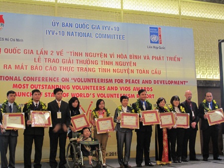 Tôn vinh hoạt động “Tình nguyện vì Hòa bình và phát triển” - 1 Tôn vinh hoạt động “Tình nguyện vì Hòa bình và phát triển” - 1