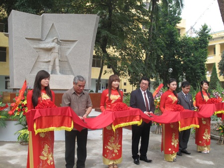 Khánh thành Đài tưởng niệm “Ngày lên đường Bảo vệ tổ quốc” - 1 Khánh thành Đài tưởng niệm “Ngày lên đường Bảo vệ tổ quốc” - 1