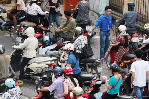 Hà Nội: Thay đổi giờ học không ảnh hưởng tới SV - 1 Hà Nội: Thay đổi giờ học không ảnh hưởng tới SV - 1