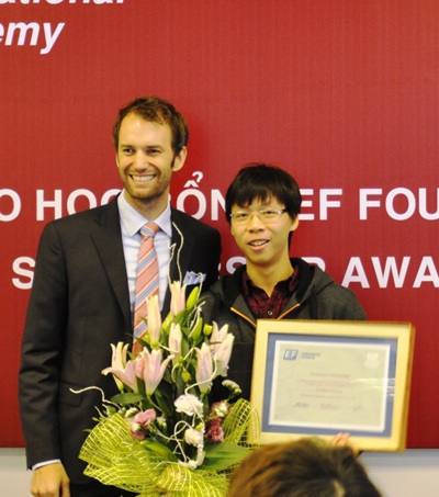 1 học sinh nhận học bổng trị giá 40.000 USD  - 1