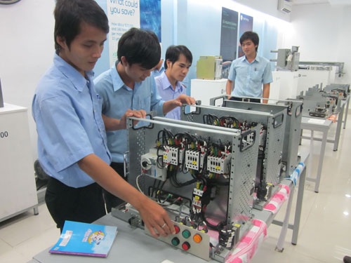 Nhiều trường ĐH vẫn thông báo tuyển sinh hệ trung cấp - 1 Nhiều trường ĐH vẫn thông báo tuyển sinh hệ trung cấp