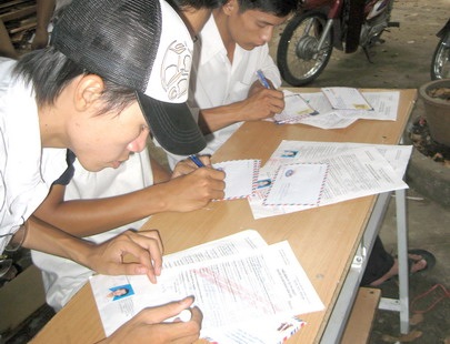 Lệ phí tuyển sinh năm 2012 là 80.000 đ/thí sinh - 1