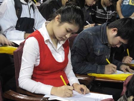 Tặng học bổng trị giá hơn 282 triệu đồng cho thí sinh đạt điểm cao nhất - 3 Tặng học bổng trị giá hơn 282 triệu đồng cho thí sinh đạt điểm cao nhất