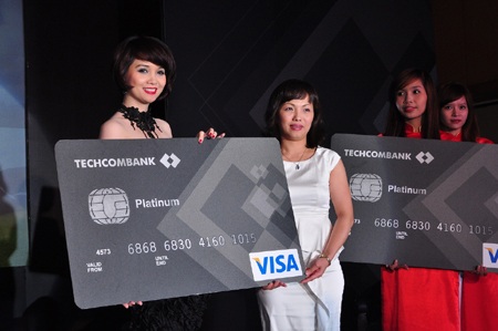 Ra mắt thẻ Techcombank Visa Platinum - 2 Ra mắt thẻ Techcombank Visa Platinum