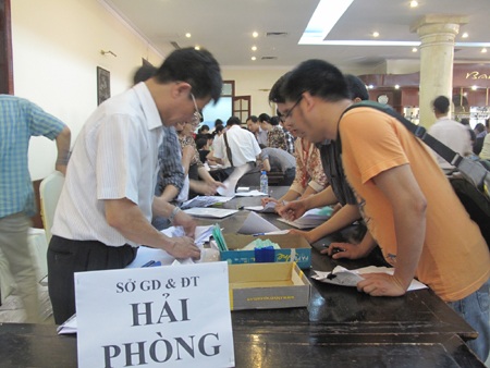 Hồ sơ ĐKDT giảm, khối C vẫn “thất thế”! - 1 Hồ sơ ĐKDT giảm, khối C vẫn “thất thế”!