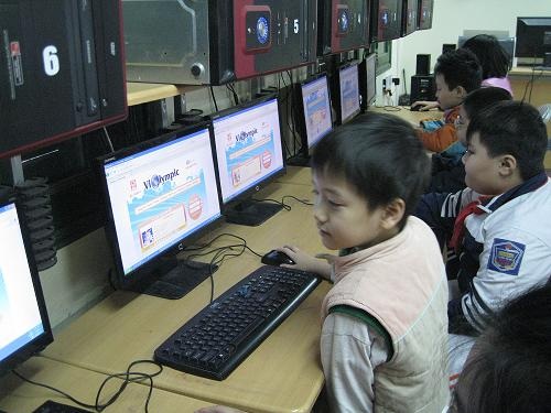 Gần 3.000 HS dự chung kết cuộc thi ViOlympic Giải toán qua Internet - 1 Gần 3.000 HS dự chung kết cuộc thi ViOlympic Giải toán qua Internet