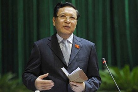 Bộ trưởng Bộ GD-ĐT đối mặt với 6 vấn đề quan trọng - 1 Bộ trưởng Bộ GD-ĐT Phạm Vũ Luận tại phiên chất vấn