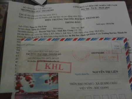 Không thi, cô thợ may bất ngờ nhận được giấy báo trúng tuyển ĐH