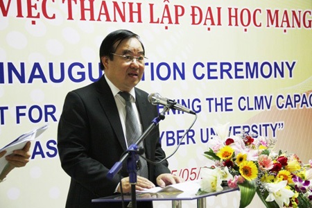 Thứ trưởng Bộ GD-ĐT Trần Quang Quý phát biểu tại buổi lễ