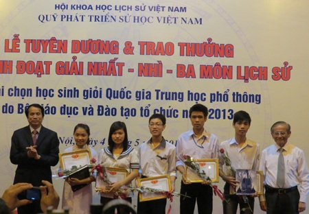 Tôn vinh học sinh giỏi Lịch sử