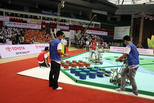 ĐH Lạc Hồng “bội thu” Robocon Việt Nam 2013 - 1 Gay cấn từng chặng thi