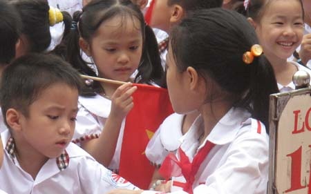 Học sinh Hà Nội chuẩn bị khai giảng năm học mới.