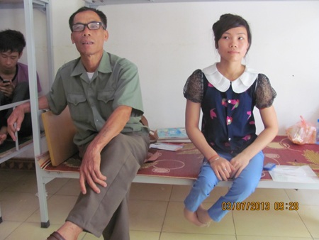Nữ sinh đi thi trên đôi chân của người cha già - 2 Bố con thí sinh Hoài được ở miễn phí trong Ký túc xá của Học viện