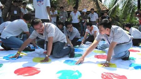 Học viên Mini MBA hào hứng với những bài tập nhóm.