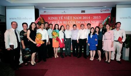 Học viên Mini MBA hào hứng với những bài tập nhóm.