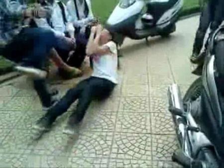 “Giáo dục gia đình không còn tiêu chí đạo đức rõ ràng nữa?!” - 1 Tình trạng học sinh đánh nhau ngày càng nhiều, gia đình - nhà trường - xã hội khó kiểm soát