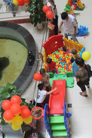 Trẻ sau bú mẹ cần chế độ dinh dưỡng như thế nào? - 3 Khu vui chơi của trẻ tại phòng khám Dinh dưỡng 70 Nguyễn Chí Thanh Hà Nội