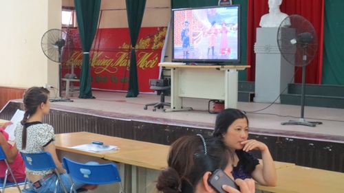 Trường ĐH Hà Nội mở phim cho phụ huynh xem - 4 và vừa xem phim