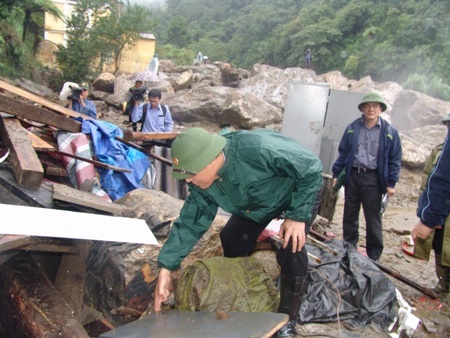 “Được Bộ trưởng GD-ĐT động viên, tôi cảm động quá…” - 6 Bộ trưởng Phạm Vũ Luận lật mảnh vỡ để tìm ra đồ dùng của đồng nghiệp ông