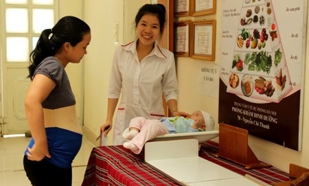Phương pháp ăn dặm do bé tự chỉ huy - 2 Con khỏe mạnh là niềm vui của bố mẹ