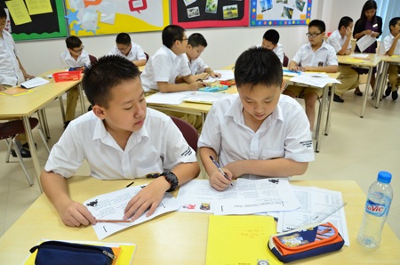 “Thẻ thông hành” vào các trường ĐH danh tiếng tại Anh quốc - 1 Học sinh trường BVIS trong tiết Văn học.