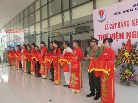 Học viện Cảnh sát nhân dân mít tinh kỷ niệm 45 năm thành lập - 9 Hồng Hạnh