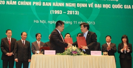 ĐH Quốc gia HN thương mại hóa sản phẩm Khoa học và Công nghệ - 1 ĐH QGHN ký kết với doanh nghiệp.