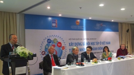 Chủ tịch Hội Khuyến học Việt Nam Nguyễn Mạnh Cầm phát biểu tại diễn đàn xây dựng Xã hội học tập.