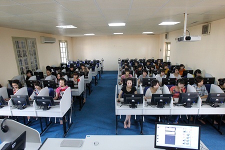 ĐH Hà Nội chỉ tuyển sinh khối A1 và D - 2 Phòng học tiếng của sinh viên ĐH Hà Nội.