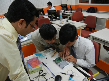 Vì sao có tới 72.000 cử nhân thất nghiệp? - 1 Dự báo năm 2014, tình trạng thất nghiệp vẫn chưa được cải thiện