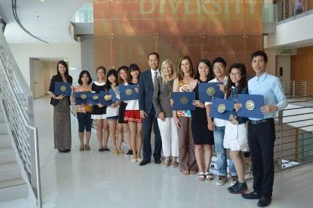 Cơ hội học đại học Mỹ ngay tại Việt Nam - 2 Sinh viên