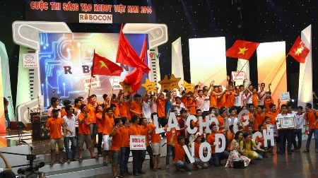 Trường ĐH Lạc Hồng tiếp tục giành giải vô địch ABU Robocon 2014 - 2 Sôi động và kịch tính đêm chung kết Robocon 2014