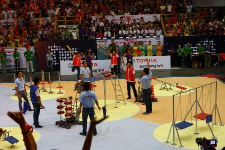 Trường ĐH Lạc Hồng tiếp tục giành giải vô địch ABU Robocon 2014 - 1 Sôi động và kịch tính đêm chung kết Robocon 2014