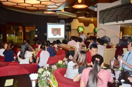 Ưu đãi “Tiếng Anh TOEIC cho sinh viên” mùa tựu trường - 4 Một buổi sinh hoạt thú vị của CLB Social Link
