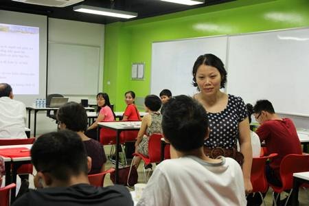 Giải tỏa áp lực mùa thi cùng chuyên gia hàng đầu - 1 PGS.TS Trần Thu Hương giao lưu cùng học sinh trong phần hỏi đáp