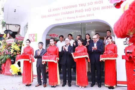Chào đón World Cup, K+ khai trương thêm điểm mới - 4 Giây phút cắt băng khánh thành khai trương Trụ
sở mới tại 26 Cao ThắngĬ Quận 1, TP.HCM.