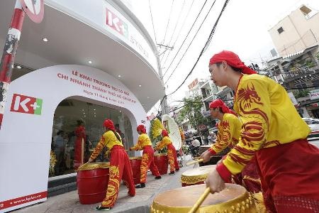 Chào đón World Cup, K+ khai trương thêm điểm mới - 3 Màn trống lân sôi động mừng khai trương náo
nhiệt và thu hút mọi sự chú ý