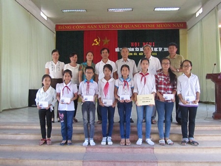 Khai trương học bổng Nguyễn Đình Bể - 1 Học sinh nhận học bổng Nguyễn Đình Bể