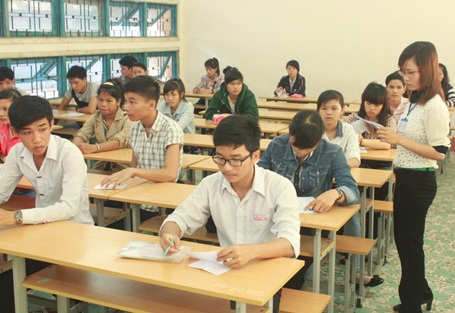 Hôm nay, 164.000 thí sinh thi Cao đẳng - 5 Chỉ có hơn 60% thí sinh đến dự thi hệ Cao đẳng .